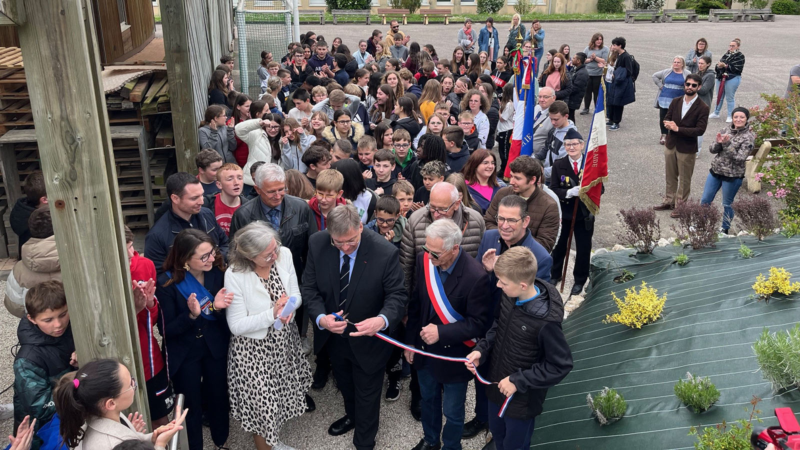 Un jardin de la mémoire inauguré au collège de Lamarche